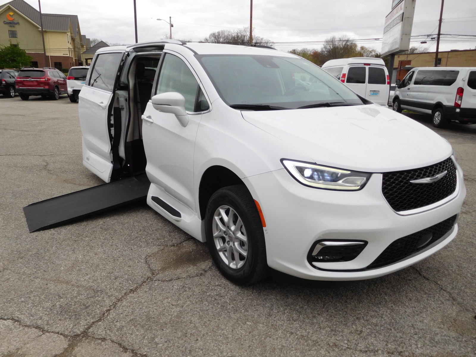 21 Chrysler Pacifica VMI wheelchair van
